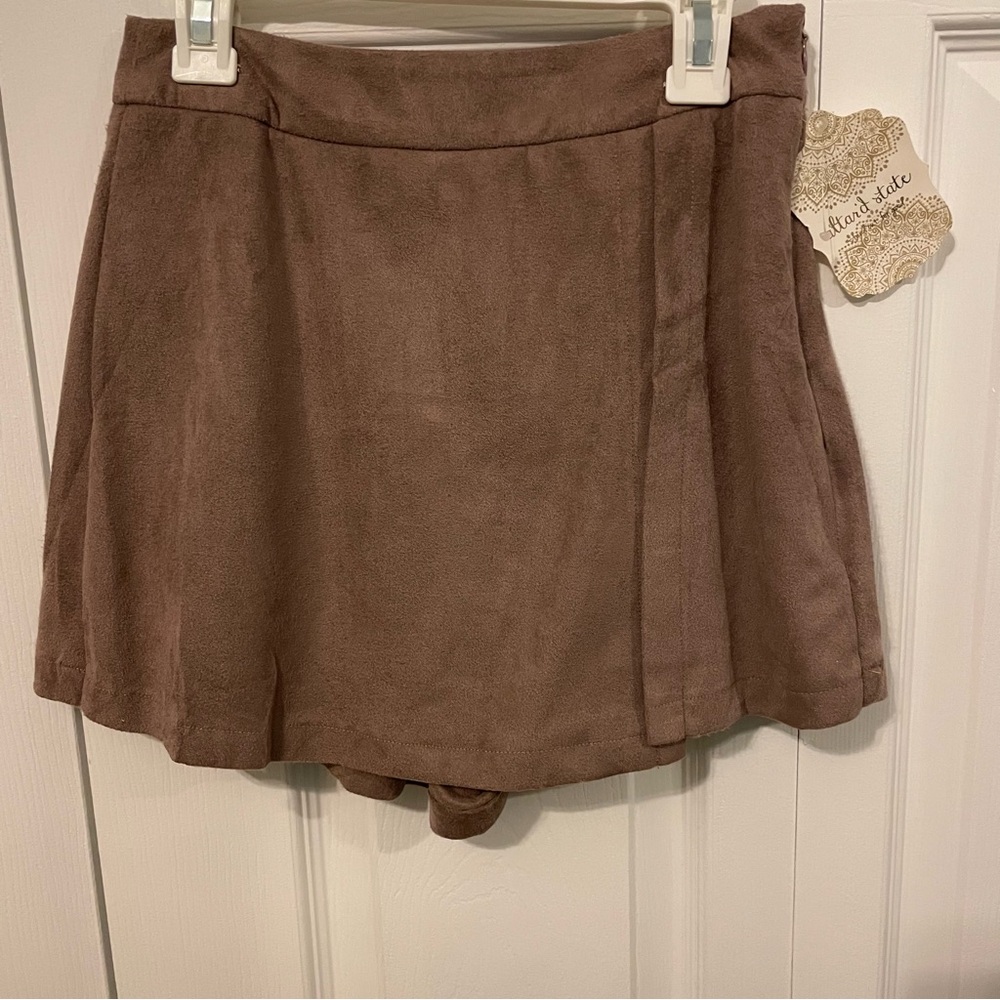 Altar’d state skort NWT skirt dressy shorts velvet mauve mushroom sz small fall
